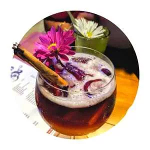 Bebida preparada en el tour de cantinas en guadalajara